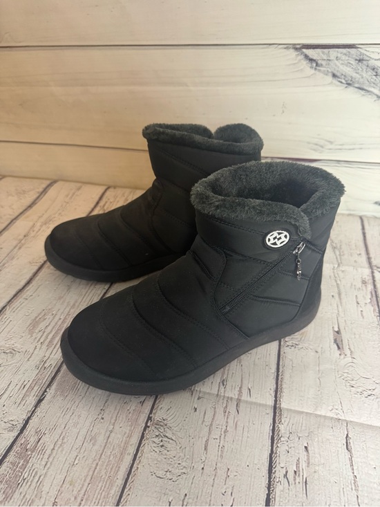 Shoes - Women's Black Insulated Winter Ankle Boots